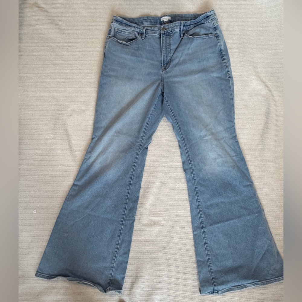 Good American Flare Jeans in Classic Blue